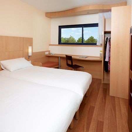 ไอบิส ซิต ดู ฟูตูโรสโคป Hotel ชาสเซเนย-ดู-ปัวตู ห้อง รูปภาพ